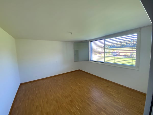 Grosszügige 3-Zimmer-Dachwohnung mit 250 m² als einzige Wohnung im Gebäude 12