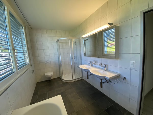 Grosszügige 3-Zimmer-Dachwohnung mit 250 m² als einzige Wohnung im Gebäude 9