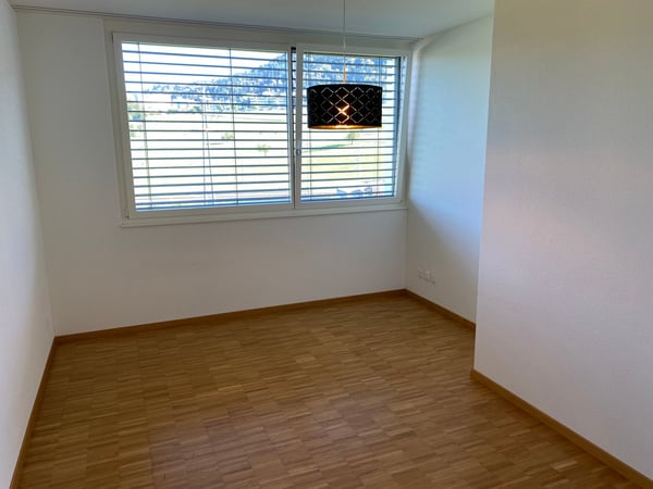 Grosszügige 3-Zimmer-Dachwohnung mit 250 m² als einzige Wohnung im Gebäude 11