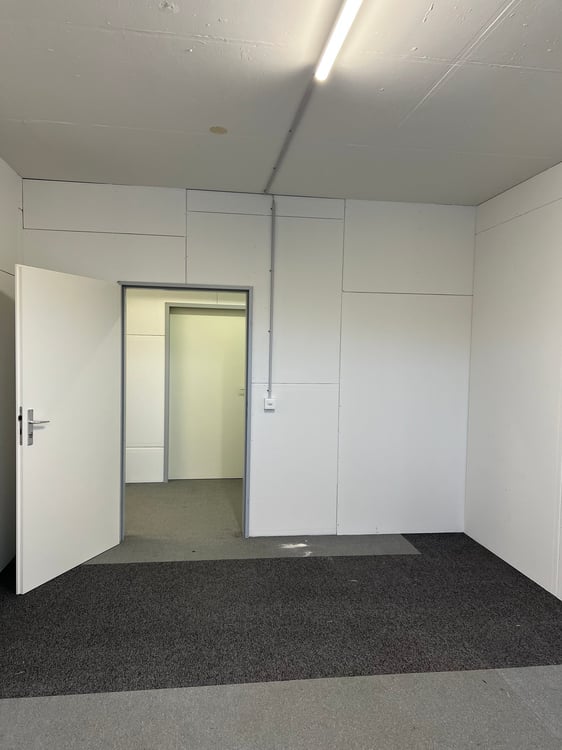 Gepflegte trockene Lager mitten im Dorfkern 10