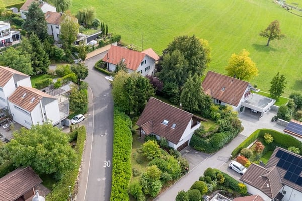 Gepflegtes Einfamilienhaus auf 1'008 m² Grundstück mit aussergewöhnlichem Entwicklungspotenzial 3