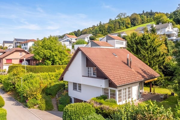 Gepflegtes Einfamilienhaus auf 1'008 m² Grundstück mit aussergewöhnlichem Entwicklungspotenzial 1