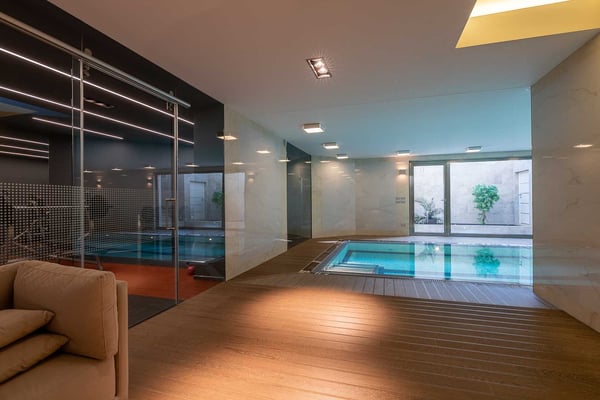 Luxueux appartement occupant l'entier de l'immeuble 19