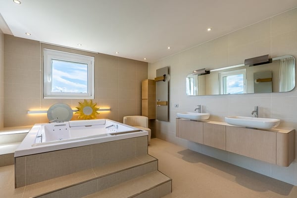 Luxueux appartement occupant l'entier de l'immeuble 8
