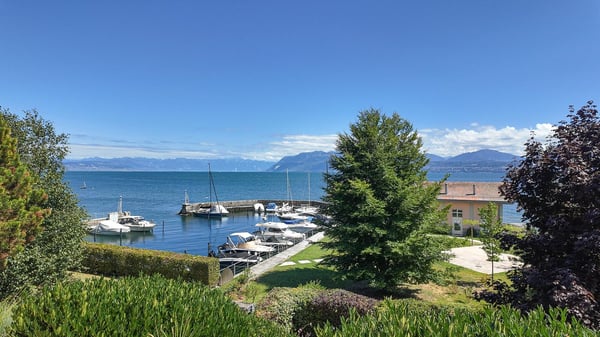 Appartement pieds dans l'eau avec port privé 8