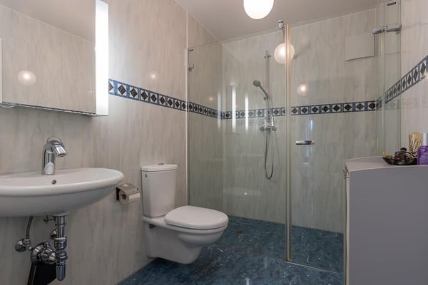Charmant appartement de 3,5 pièces à Bursinel avec vue panoramique 11