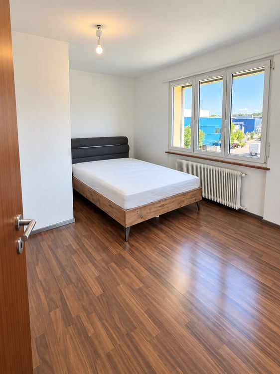 Charmante, möblierte 2.5-Zimmer-Wohnung mit Balkon in Dietlikon 3