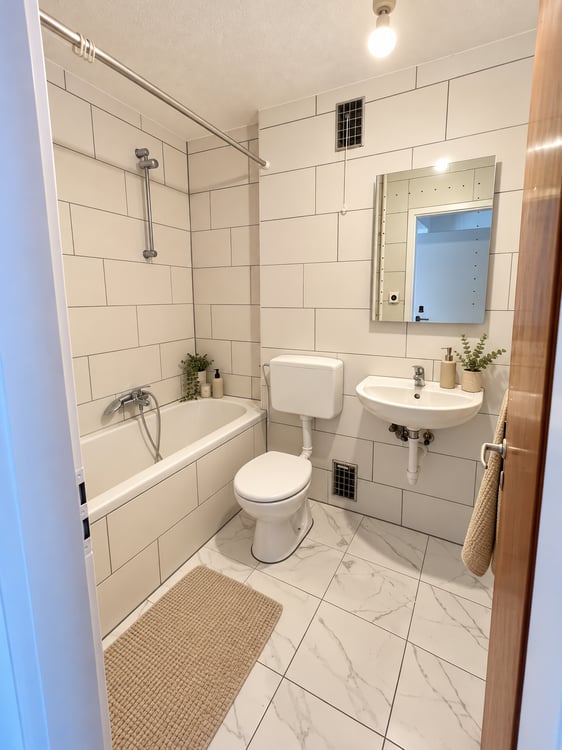 Charmante, möblierte 2.5-Zimmer-Wohnung mit Balkon in Dietlikon 2