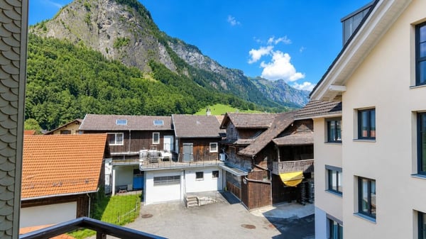 GROSSZÜGIGE DACHWOHNUNG MIT BERGBLICK 6