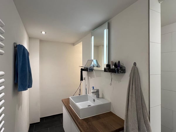 Charmante 2.5-Zimmer-Wohnung mit eigenem Waschturm 3