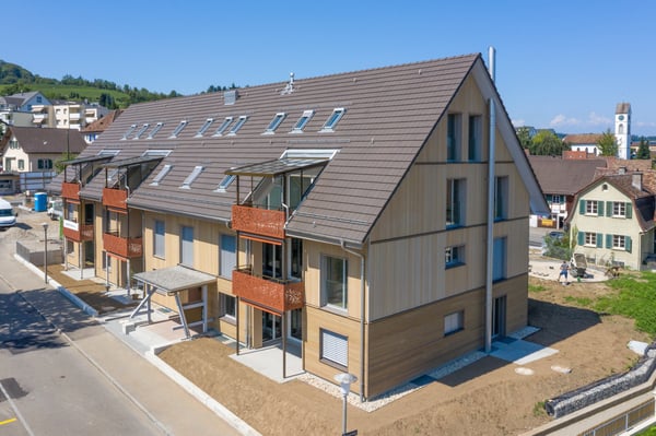 Moderne, lichtdurchflutete Dachwohnung mit Balkon in zentraler Lage in 1