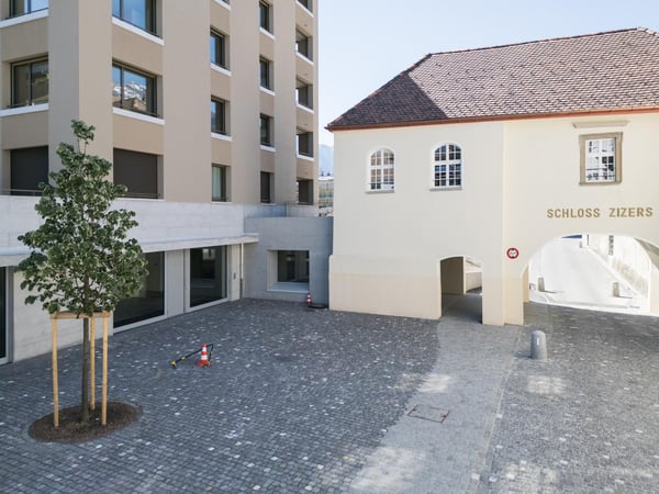 Parkplätze in der Autoeinstellhalle Schlossbungert in Zizers 2