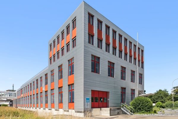 Ihr neues Büro - direkt am Bahnhof Schwerzenbach 1