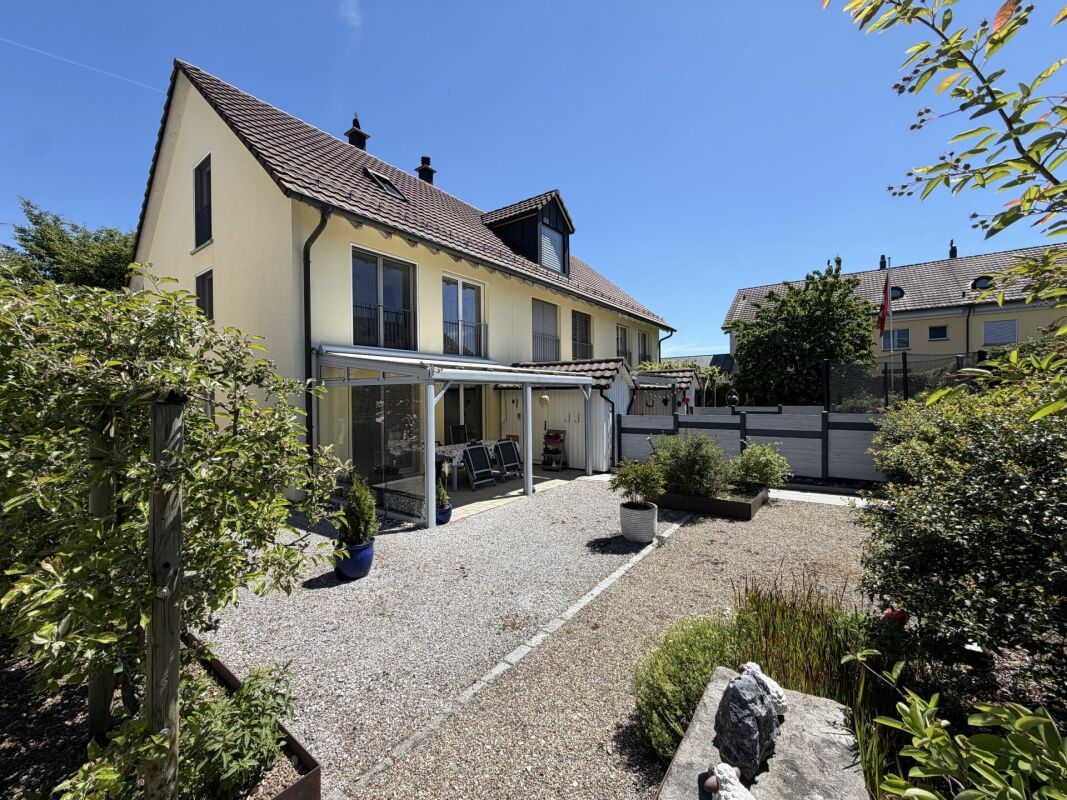 Idyllisches Familienwohnen im Grünen: Gepflegtes 5.5-Zimmer-Eck-Reihenhaus