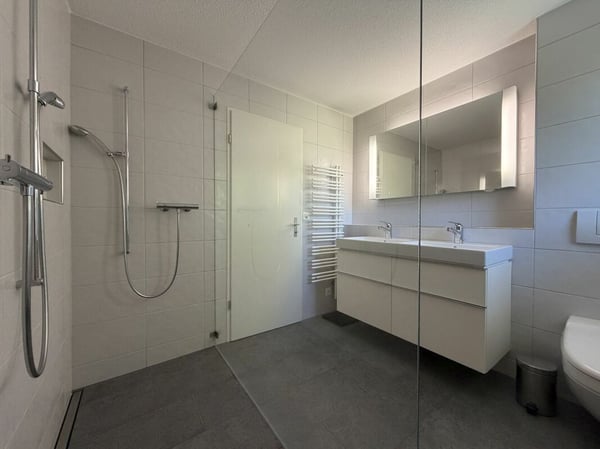 Idyllisches Familienwohnen im Grünen: Gepflegtes 5.5-Zimmer-Eck-Reihenhaus 9