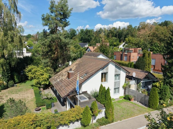 Mehr Freiraum als gewohnt: Grosszügiges Familienhaus an schönster Lage in Bassersdorf 2