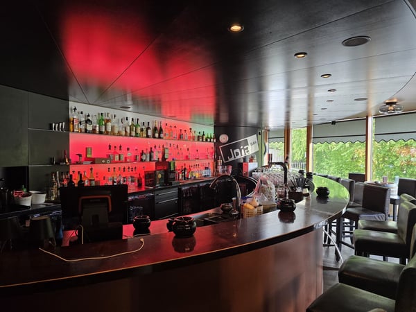 Unterkulm: Joia Bar-Lounge mit Sonnenterrasse zu verkaufen GCG2023