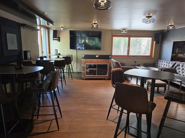 Unterkulm: Joia Bar-Lounge mit Sonnenterrasse zu verkaufen GCG2023 3
