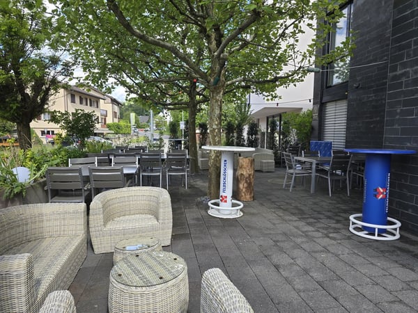 Unterkulm: Joia Bar-Lounge mit Sonnenterrasse zu verkaufen GCG2023 2