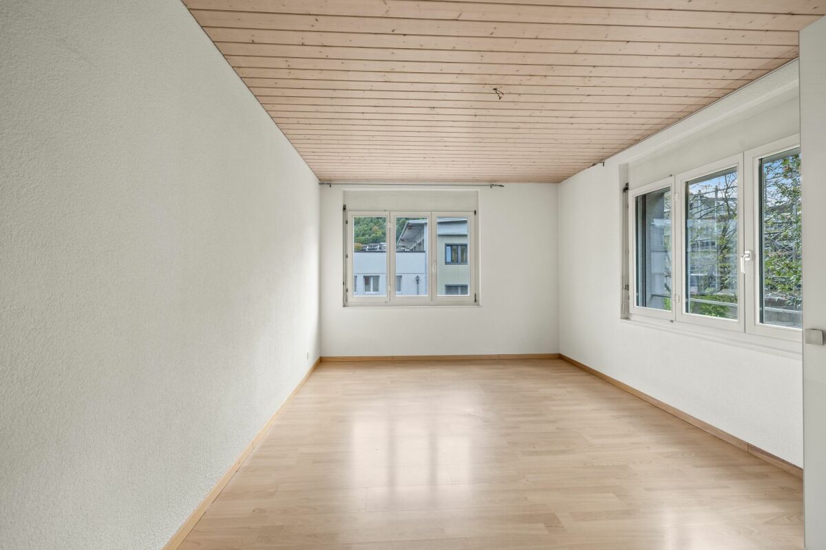 Casa a doppia famiglia in posizione centrale a Liestal.