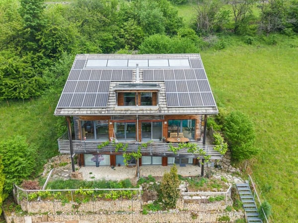 Exklusive Südhanglage: Freistehendes Einfamilienhaus mit Panorama und Privatsphäre 1
