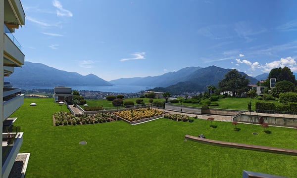 Charmante 2.5-Zimmer-Wohnung mit top See- und Fernsicht , Pool, Sauna, Fitness 1