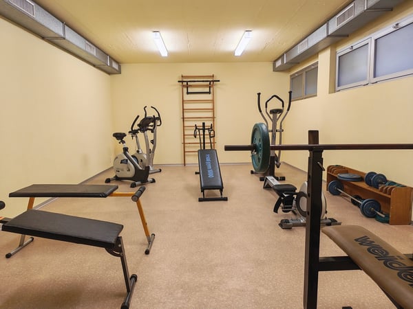 Charmante 2.5-Zimmer-Wohnung mit top See- und Fernsicht , Pool, Sauna, Fitness 16