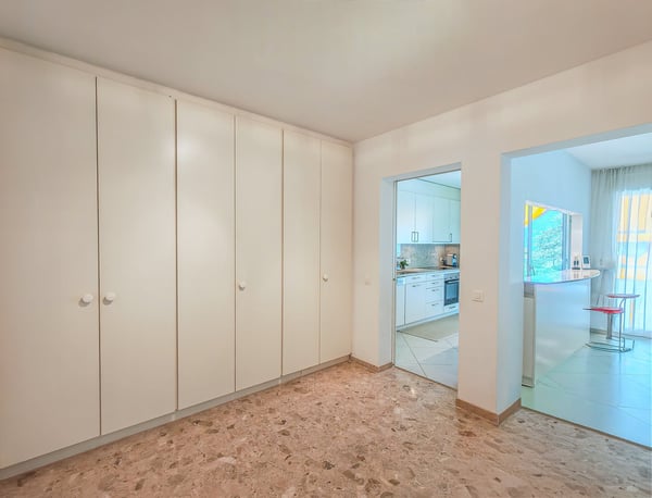 Charmante 2.5-Zimmer-Wohnung mit top See- und Fernsicht , Pool, Sauna, Fitness 12