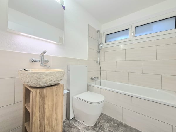 Modern mit Terrasse und Seeblick 10