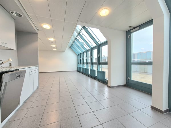 Gross und zentral beim Bahnhof 4