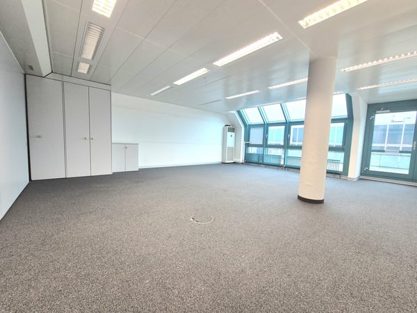 Gross und zentral beim Bahnhof 3