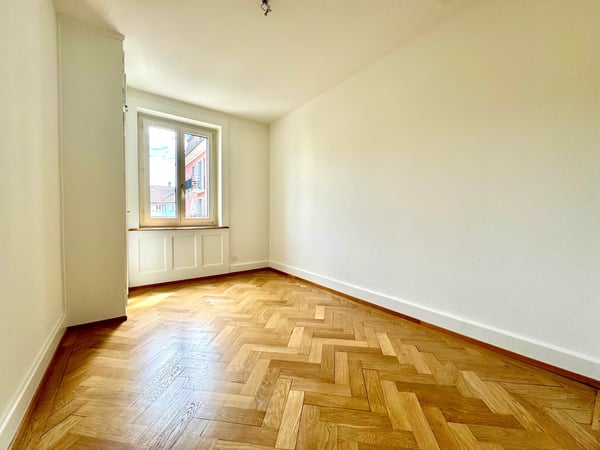 Zentral mit Fischgrätenparkett 2
