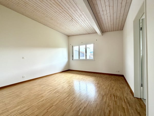 Grosszügig mit Balkon und Lift 9