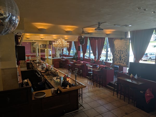 Etablierte Lounge-Bar Basilica in Zürich-West 5