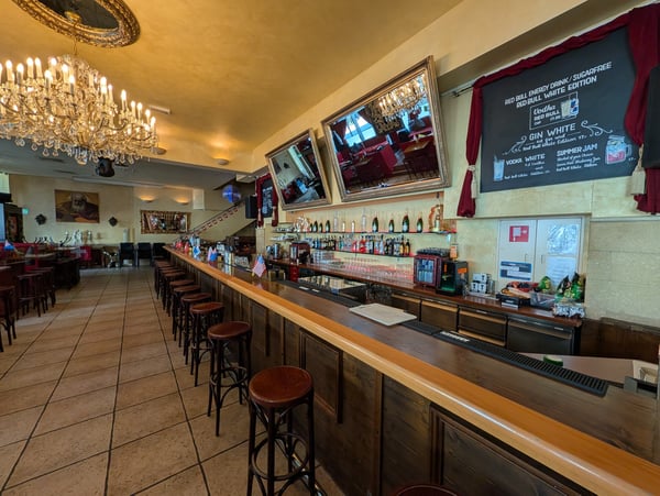 Etablierte Lounge-Bar Basilica in Zürich-West 3