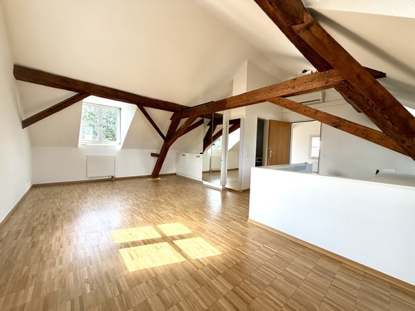 Zentral mit Balkon und Klimaanlage 3