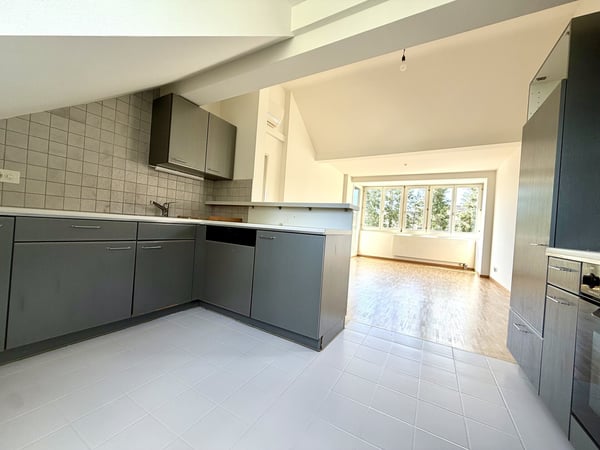 Zentral mit Balkon und Klimaanlage 2