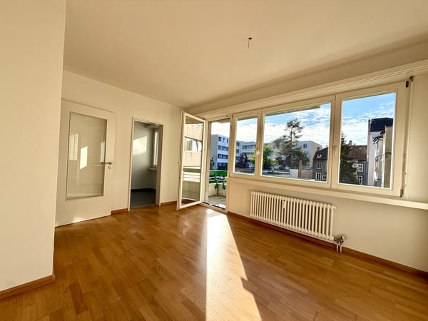 Zentral und hell, mit Lift und Balkon 1