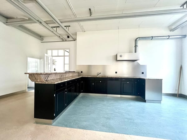 2.5-Zimmer-Loft mit 180 m² und offener Küche in Oberdorf mieten