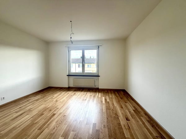 4.5-Zimmer-Dachwohnung mit Balkon und Weitblick in Reinach mieten 3
