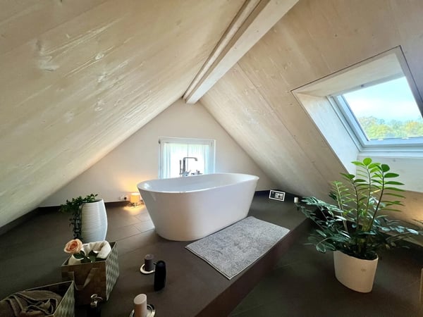 2.5-Zimmer-Maisonette mit Balkon und Blick ins Grüne in Buus 3