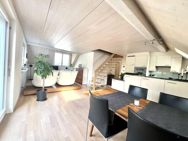 2.5-Zimmer-Maisonette mit Balkon und Blick ins Grüne in Buus 1