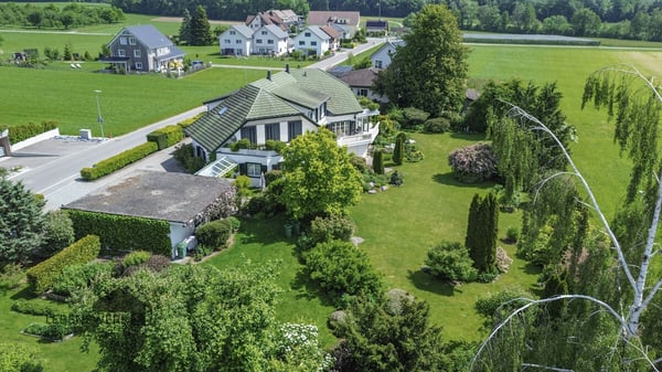 Landhausvilla mit parkähnlichem Garten  Exklusives Wohnen im Dorfkern 3