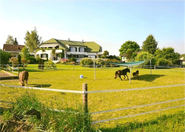 Landhausvilla mit parkähnlichem Garten  Exklusives Wohnen im Dorfkern 2