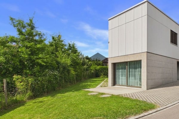 Architektur trifft Natur. Wohnen am Dorfrand von Birwinken TG 13