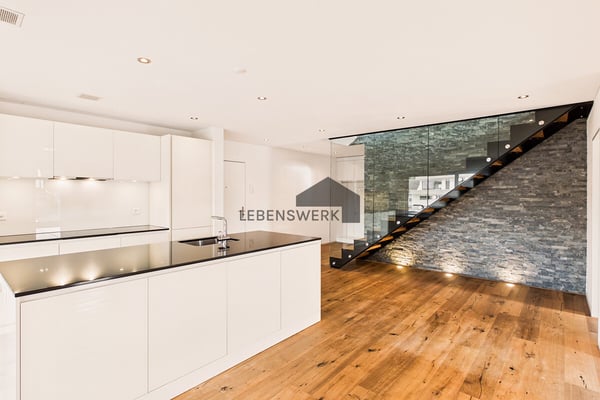 Wohnen mit Wow-Effekt. Exklusive 4.5-Zimmer-Dach-Maisonette in Landsch 3