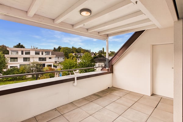 Wohnen mit Wow-Effekt. Exklusive 4.5-Zimmer-Dach-Maisonette in Landsch 10