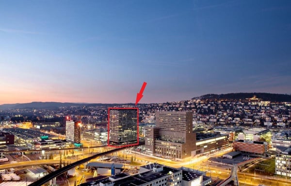 Blick auf Zürcher-Skyline, den Uetliberg und auf die Glarner Berge 9