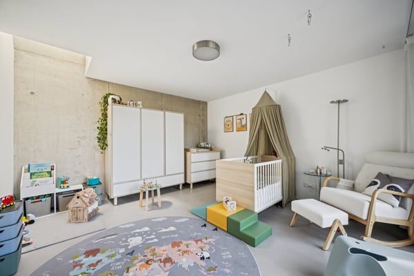 MODERNE 4.5-ZIMMER-TERRASSENWOHNUNG IM ERDGESCHOSS INKL. GARAGE & AUSSENPARKLPLATZ 8