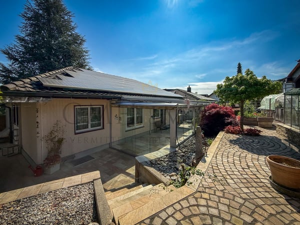 7.5-Zimmer-Einfamilienhaus mit Solaranlage, Einliegerwohnung und traumhaften Garten 15